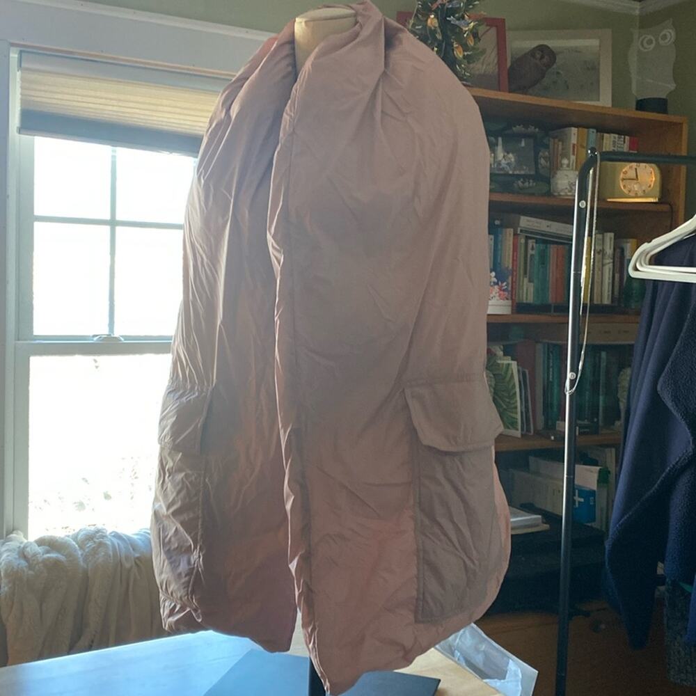 FABLETICS NWT Puffer scarf with pockets